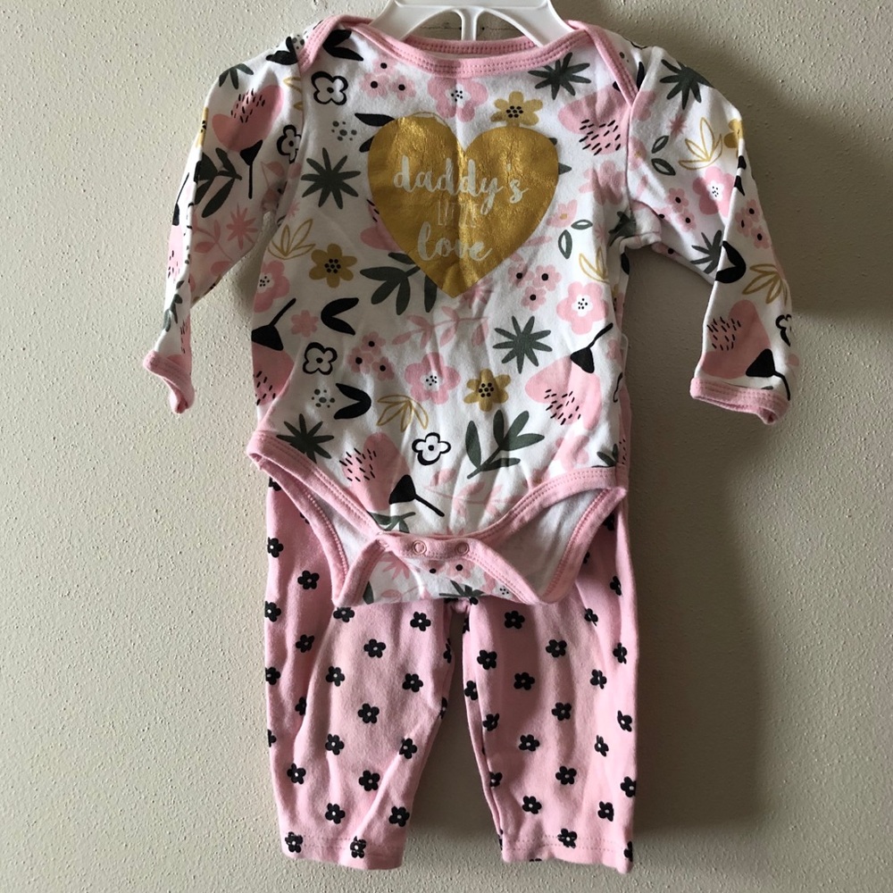 Baby Girl 2 piece “Daddy’s Little Love” - Picture 1 of 5